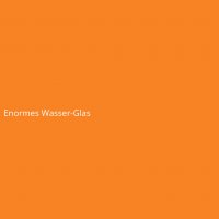 Enormes Wasser-Glas