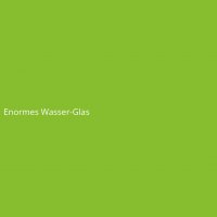 Enormes Wasser-Glas
