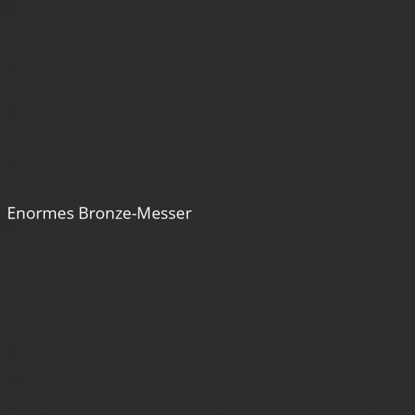 Enormes Bronze-Messer